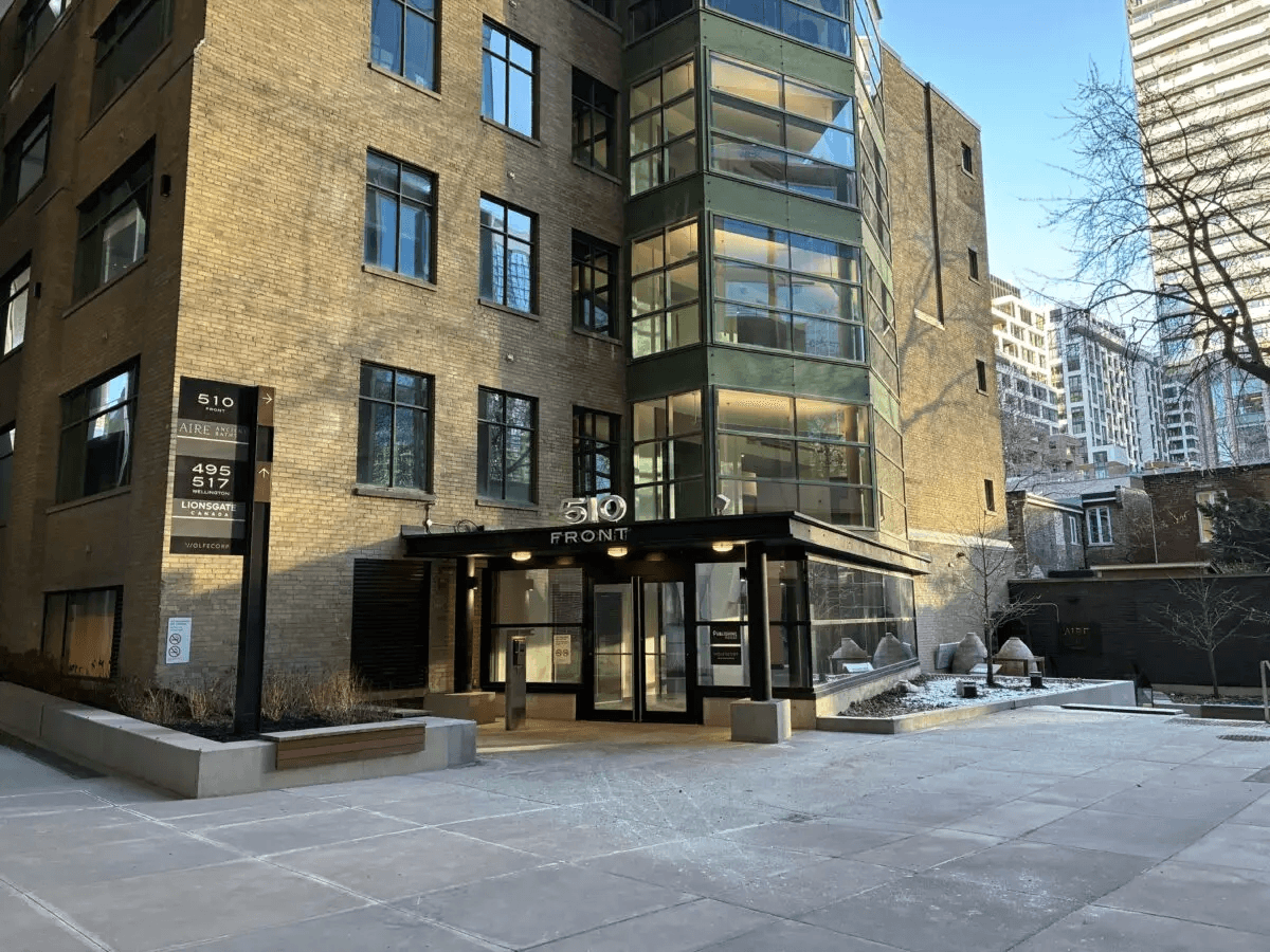 510 Front St W — front entrance